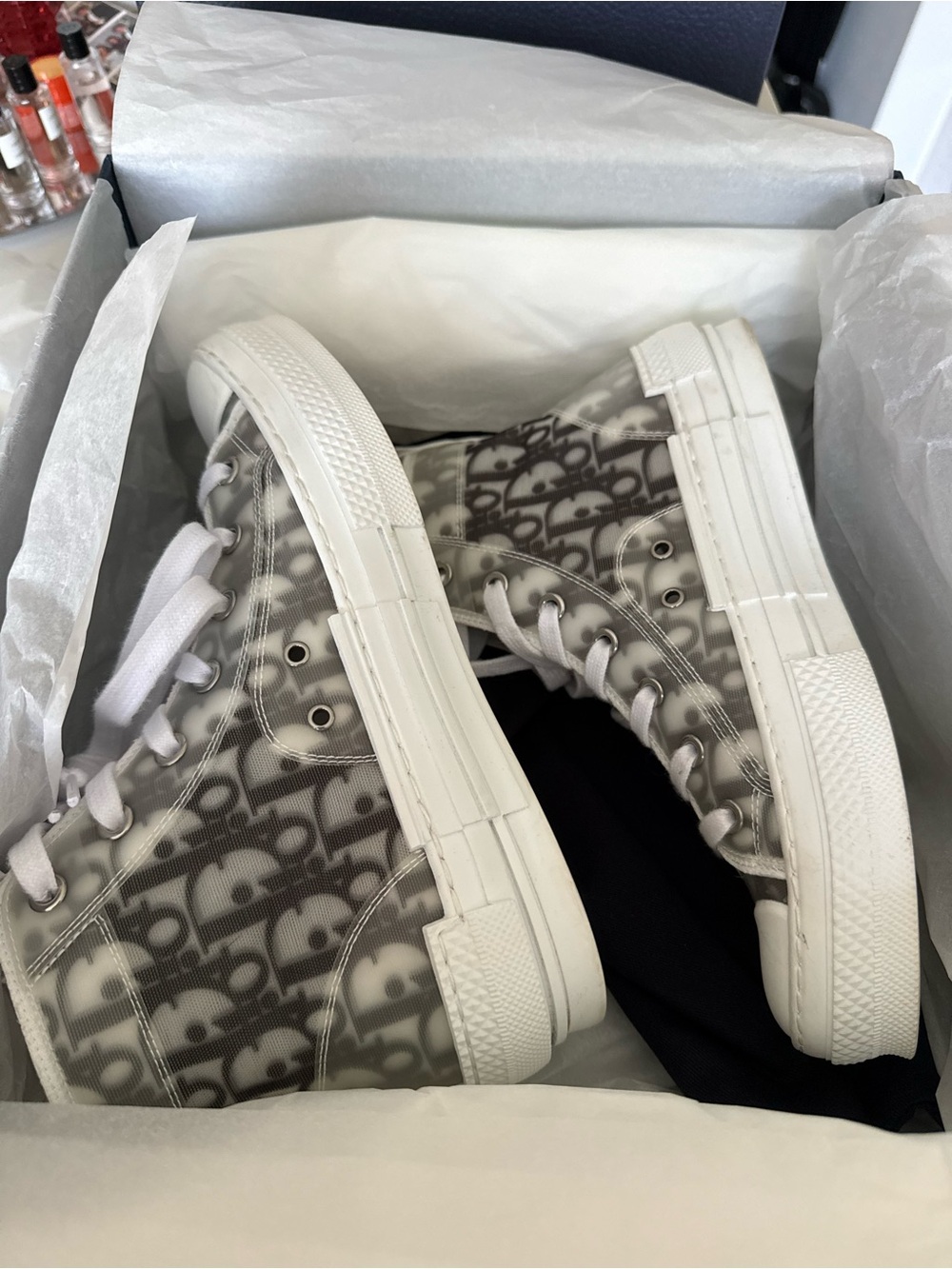 Dior High-Top Sneaker in White & Black Oblique - Picture 4 of 9